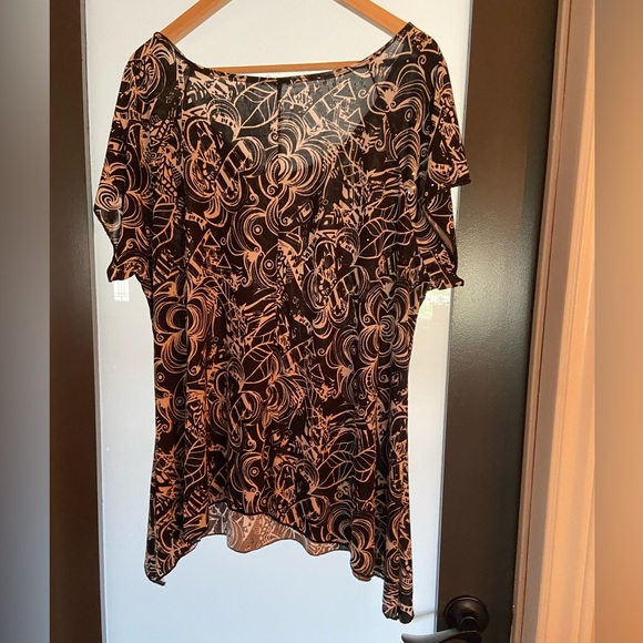 Women’s blouse 2X shimmery black and silver - Picture 2 of 2
